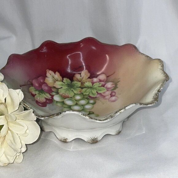 LOVELY BAVARIAN "PRINCE REGENT" GRAPES MOTIF SCALLOPED GILDED EDGE BOWL - Picture 3 of 16